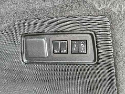 Used 2023 Cadillac Escalade ESV Sport Platinum image 11