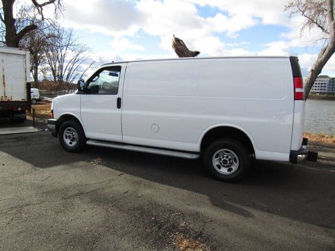 Used 2023 GMC Savana 2500 w/ Driver Convenience Package image 5