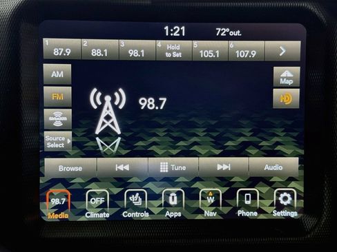 Used 2023 Jeep Wrangler Unlimited Sahara AWD/4WD image 17