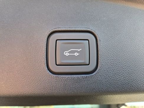 New 2026 Cadillac Lyriq Luxury image 9