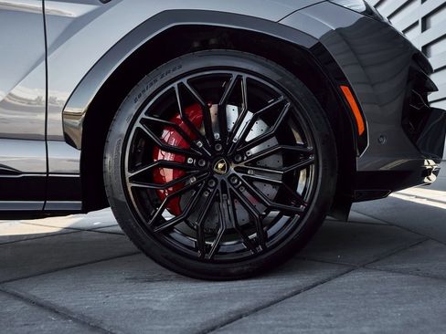 Used 2025 Lamborghini Urus SE image 19