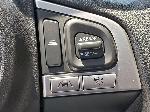 Used 2018 Subaru Forester 2.5i Premium AWD/4WD image 23
