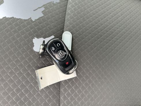 Used 2022 Buick Encore Preferred AWD/4WD image 10