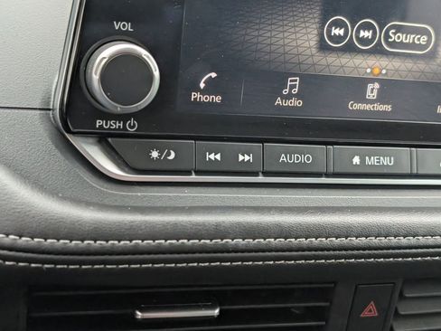 Certified 2023 Nissan Rogue SV FWD image 15