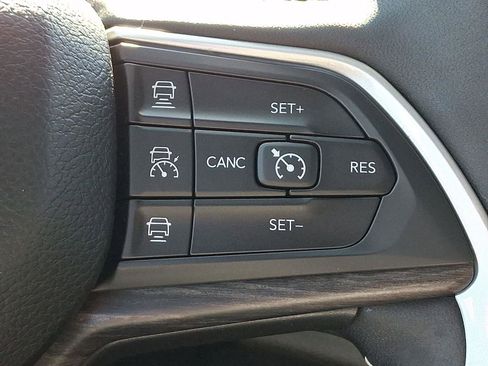 Certified 2023 Jeep Grand Cherokee Limited image 23