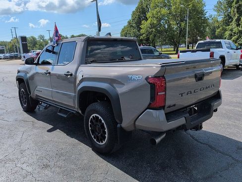 Used 2026 Toyota Tacoma TRD Off-Road AWD/4WD image 5