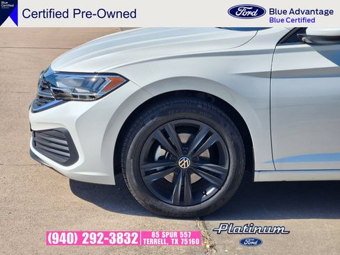 Used 2024 Volkswagen Jetta SE w/ Panoramic Sunroof Package FWD image 10