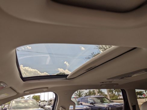 Certified 2023 Kia Telluride EX w/ EX Captain's Chair Package image 19