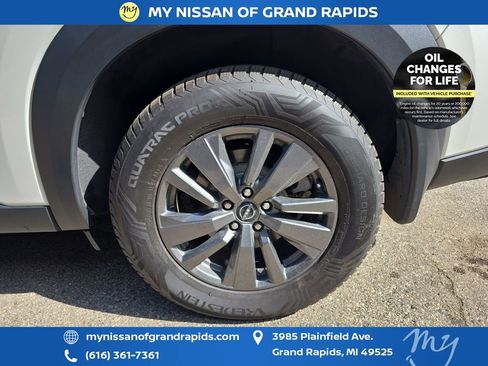 Used 2023 Nissan Pathfinder SV AWD/4WD image 32