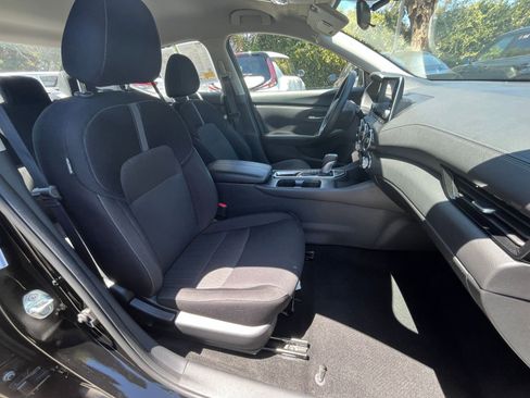 Used 2025 Nissan Sentra SV FWD image 34