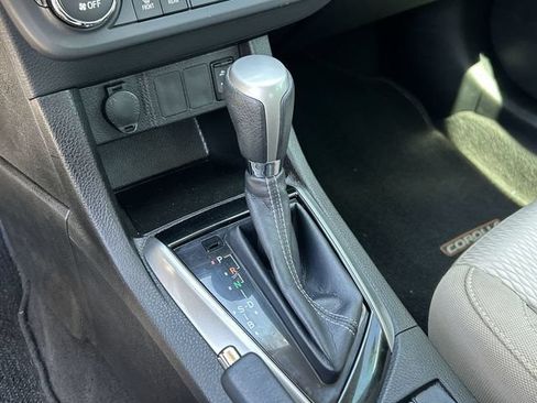 Used 2016 Toyota Corolla LE FWD image 28