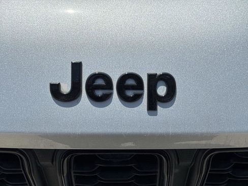 New 2025 Jeep Grand Cherokee Altitude RWD image 39