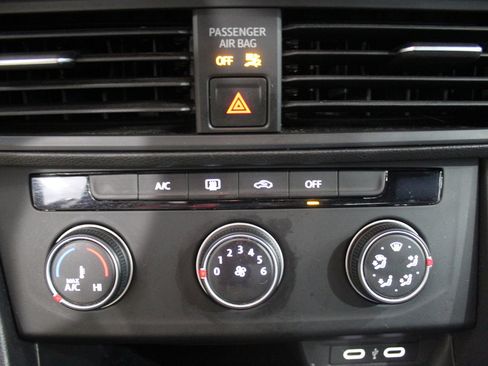 Used 2023 Volkswagen Jetta Sport image 29