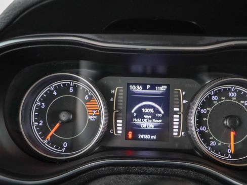 Used 2019 Jeep Cherokee Latitude w/ Popular Appearance Group image 15