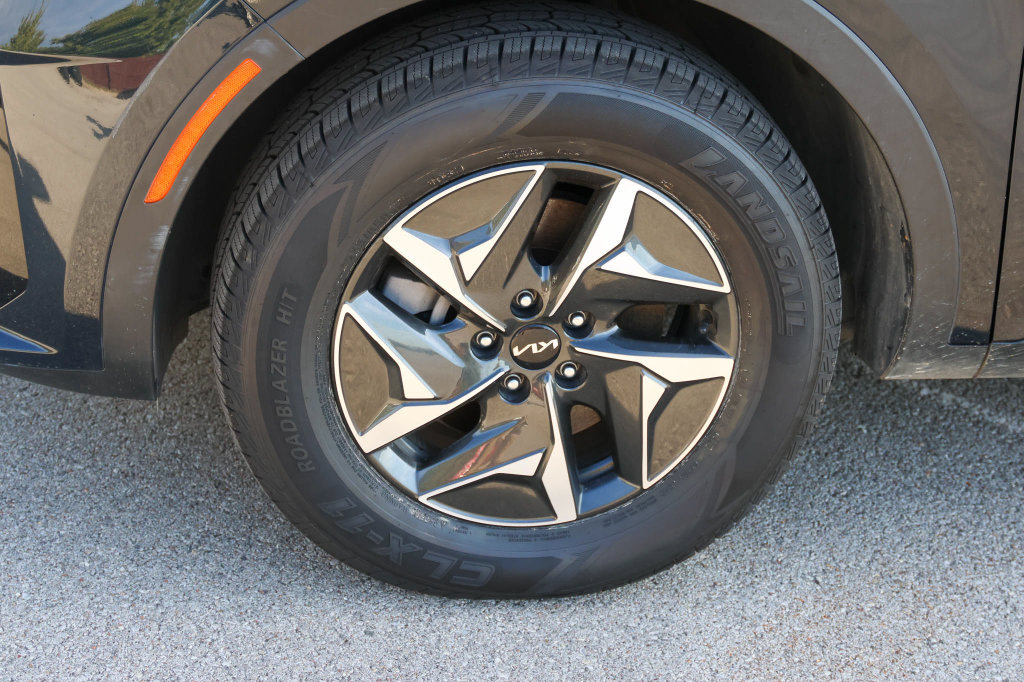 Used 2023 Kia Sorento EX FWD image 7