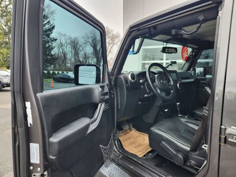 Used 2017 Jeep Wrangler Unlimited Sahara w/ Dual Top Group AWD/4WD image 25