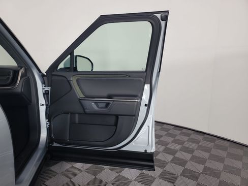 Used 2025 Rivian R1S Adventure Dual AWD/4WD image 18