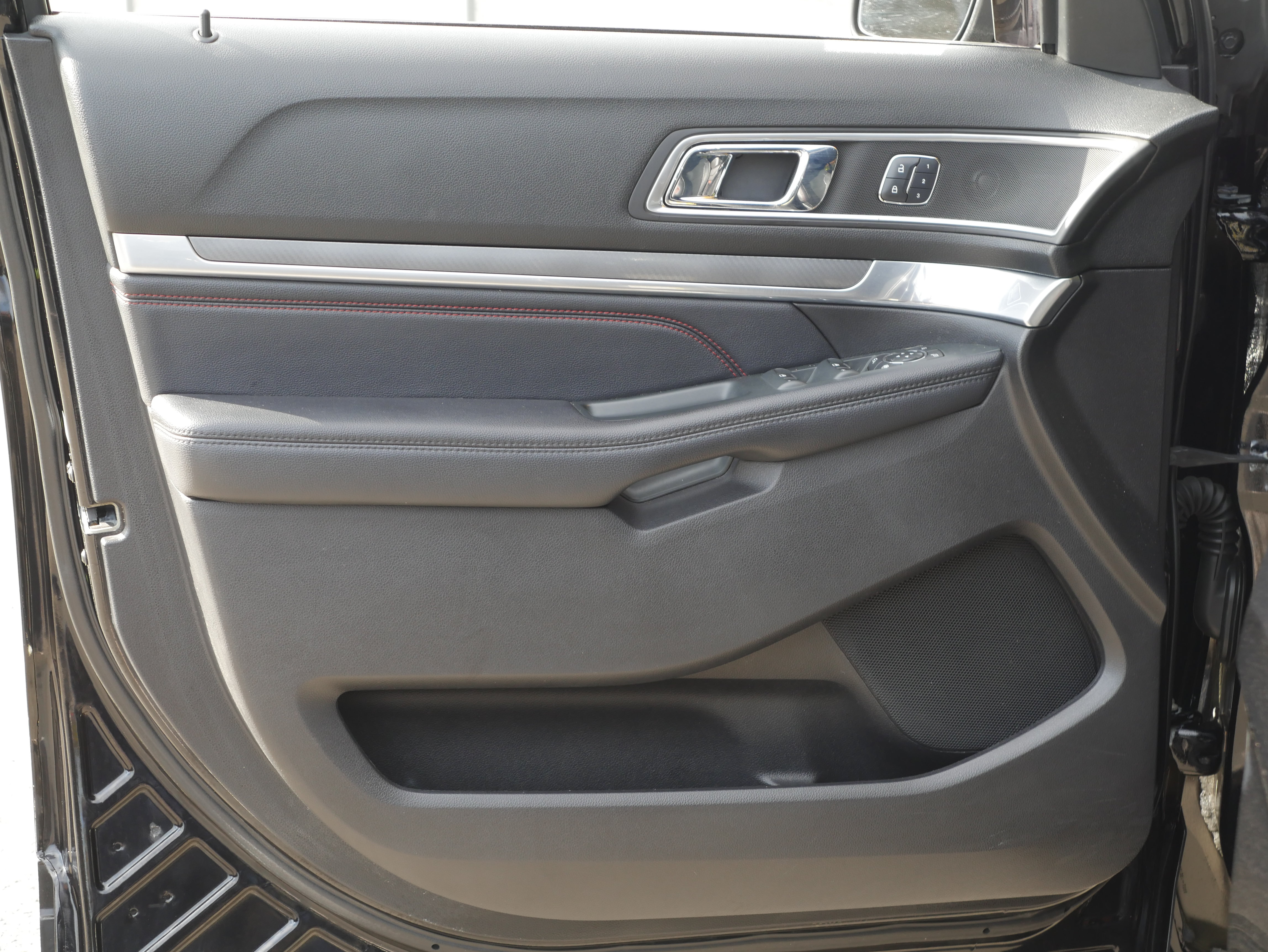 Used 2018 Ford Explorer Sport AWD/4WD image 37