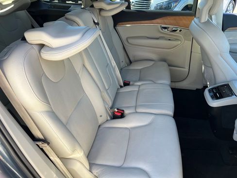 Used 2022 Volvo XC90 T6 Momentum w/ Advanced Package image 22