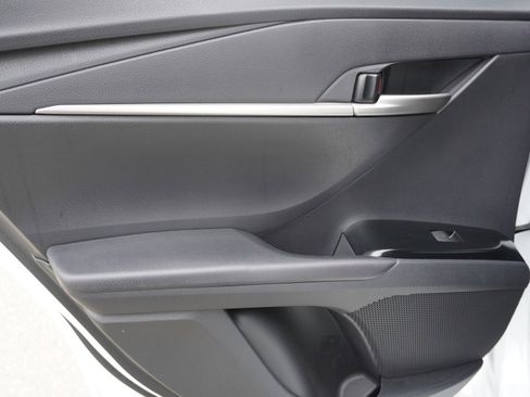 Used 2025 Toyota Camry SE image 12