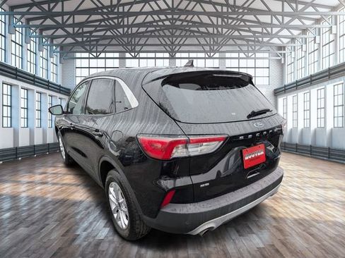 Used 2020 Ford Escape SE image 6