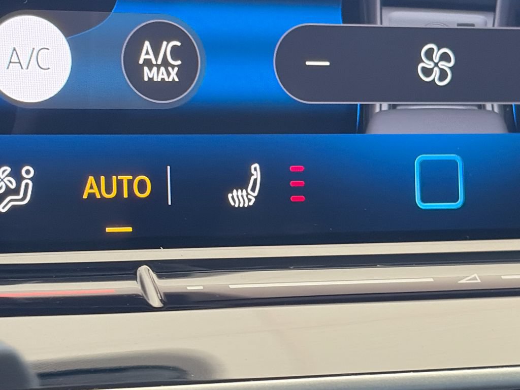 Certified 2025 Volkswagen Tiguan SE AWD/4WD image 28