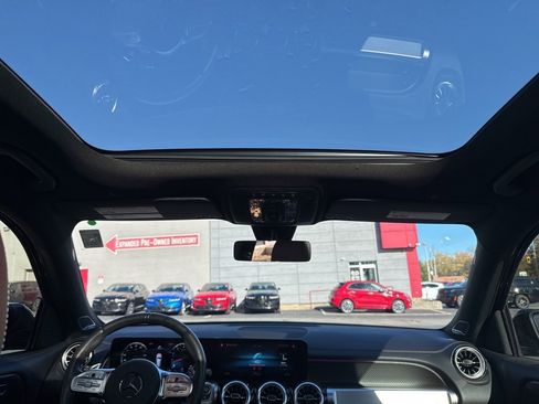 Used 2023 Mercedes-Benz GLB 35 AMG 4MATIC image 44