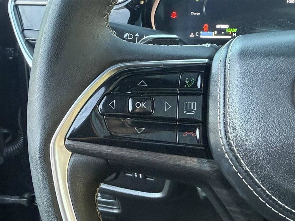 Used 2023 Jeep Grand Cherokee Overland AWD/4WD image 29