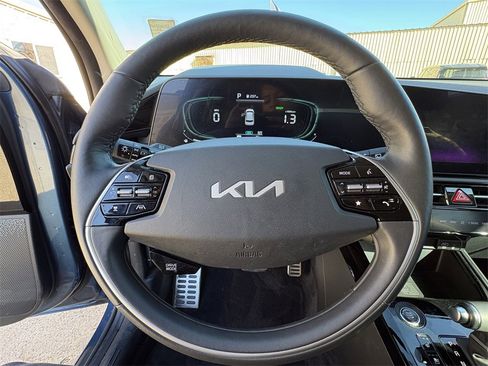 Used 2023 Kia Niro SX Touring image 15