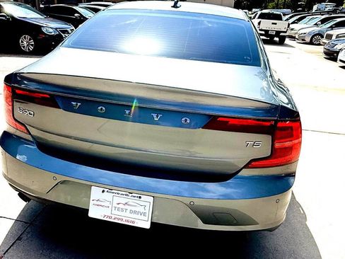 Used 2018 Volvo S90 T5 Momentum FWD image 11