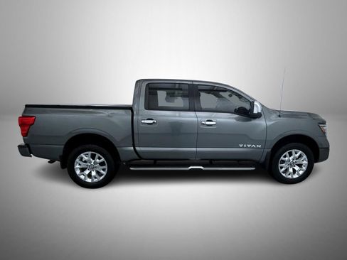 Used 2021 Nissan Titan SL w/ Moonroof Package image 4
