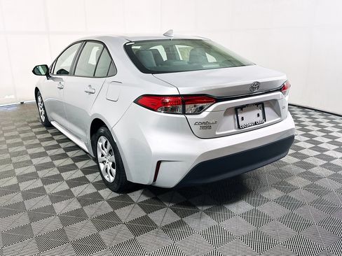 Used 2024 Toyota Corolla LE FWD image 5