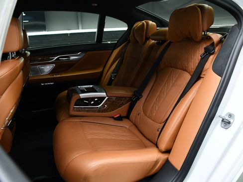 Used 2018 BMW ALPINA B7 xDrive image 39