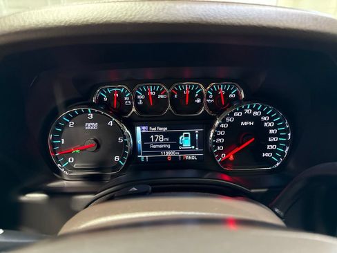 Used 2018 Chevrolet Suburban Premier AWD/4WD image 16