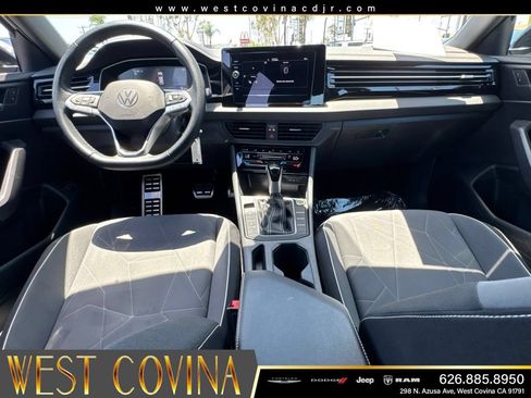 Used 2025 Volkswagen Jetta Sport FWD image 31