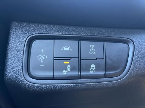 Used 2019 Hyundai Santa Fe SEL image 32