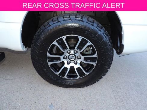 Used 2021 Nissan Titan SV w/ SV Convenience Package image 19