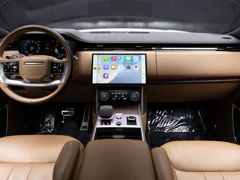 Used 2023 Land Rover Range Rover SE image 3