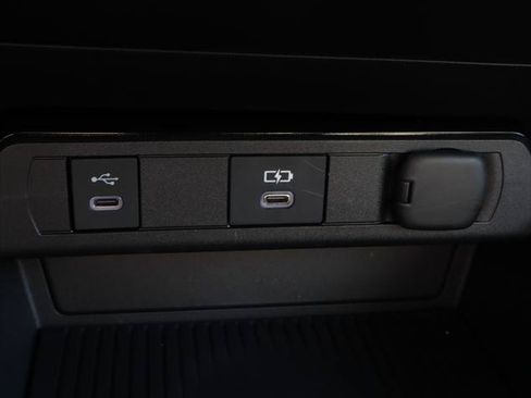 Certified 2024 Toyota Prius LE FWD image 17