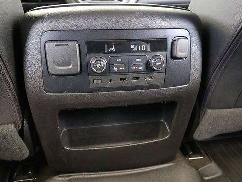 Used 2017 GMC Yukon SLT w/ Premium Edition RWD image 47