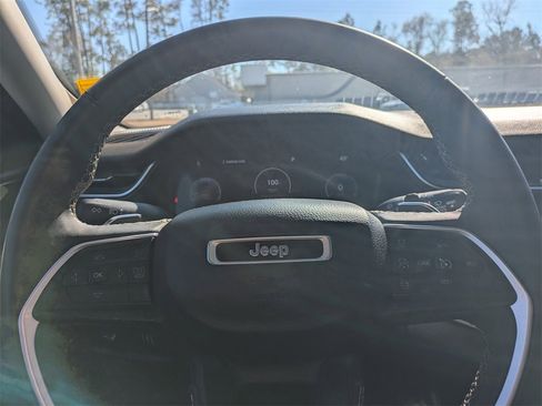 Used 2023 Jeep Grand Cherokee L Laredo image 30