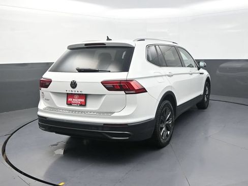 Used 2022 Volkswagen Tiguan SE w/ Panoramic Sunroof Package FWD image 8