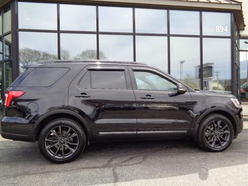 Used 2019 Ford Explorer XLT w/ Equipment Group 202A image 4