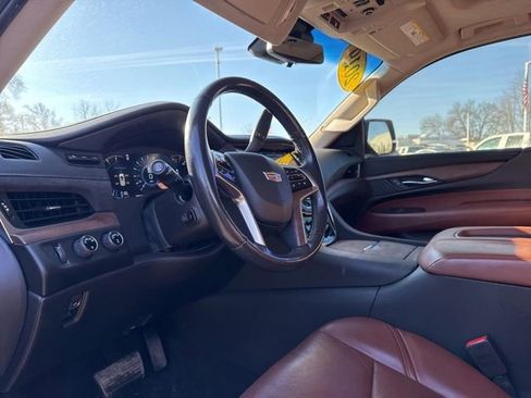 Used 2019 Cadillac Escalade Premium Luxury image 6