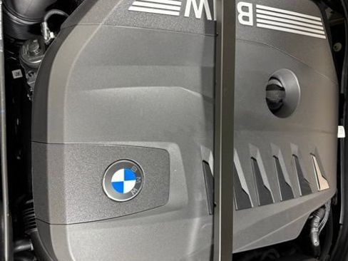 New 2026 BMW 740i xDrive w/ Premium Package AWD/4WD image 19