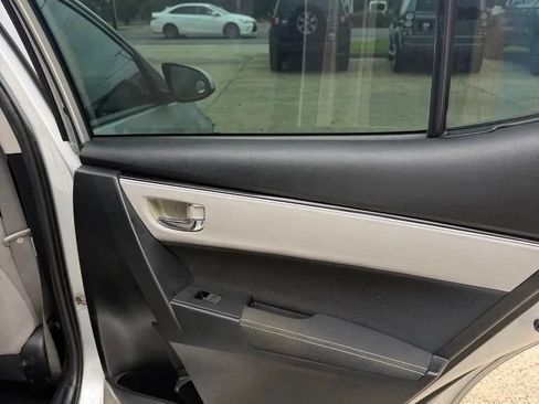 Used 2018 Toyota Corolla LE FWD image 22