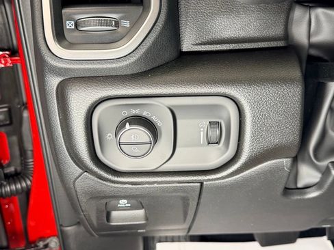 New 2026 RAM 1500 Express AWD/4WD image 18