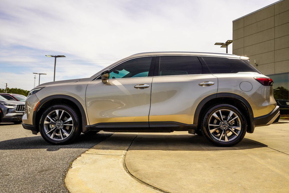 Certified 2023 INFINITI QX60 Luxe w/ Cargo Package AWD/4WD image 10