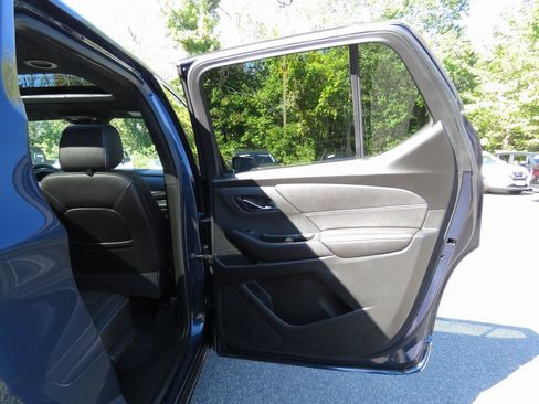 Used 2022 Chevrolet Traverse LT w/ LT Premium Package image 16