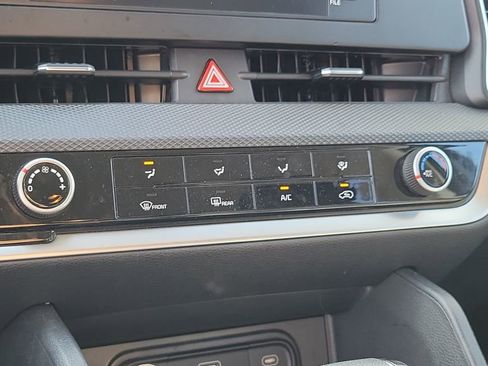 Used 2025 Kia Sportage LX FWD image 22